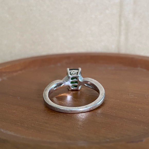 STS - Emerald Green Stone - Sterling Silver 925 Ring with Diamond Detailed band - Picture 15 of 17
